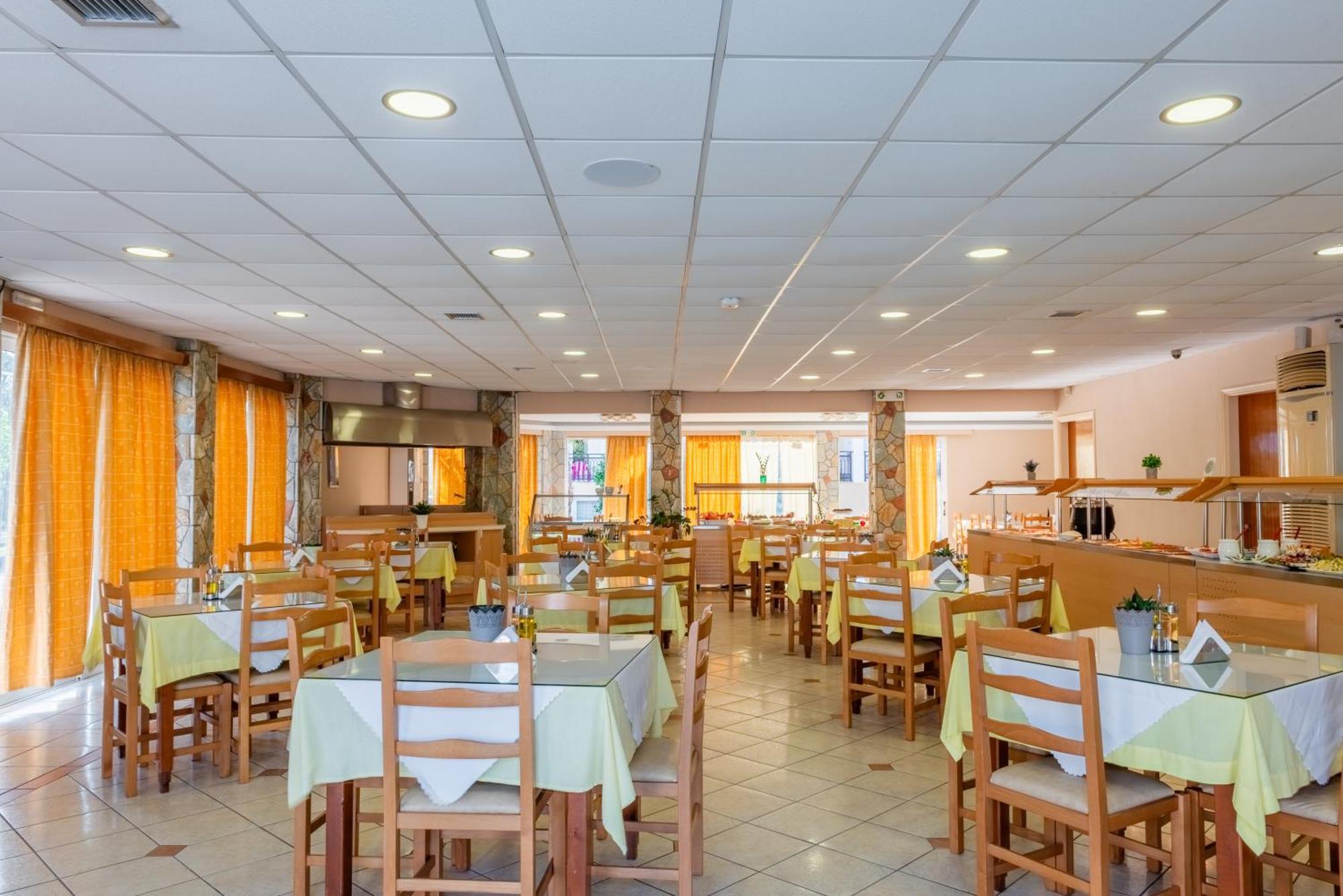 Village Inn Studios & Family Apartments ラガナス エクステリア 写真