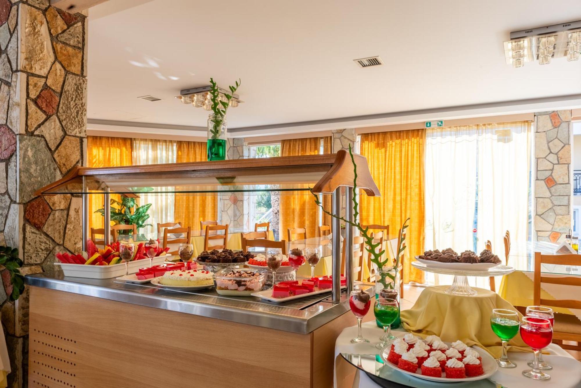 Village Inn Studios & Family Apartments ラガナス エクステリア 写真