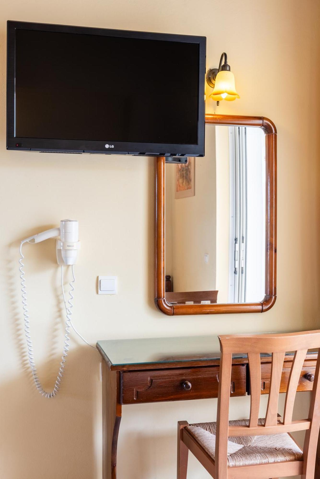 Village Inn Studios & Family Apartments ラガナス エクステリア 写真